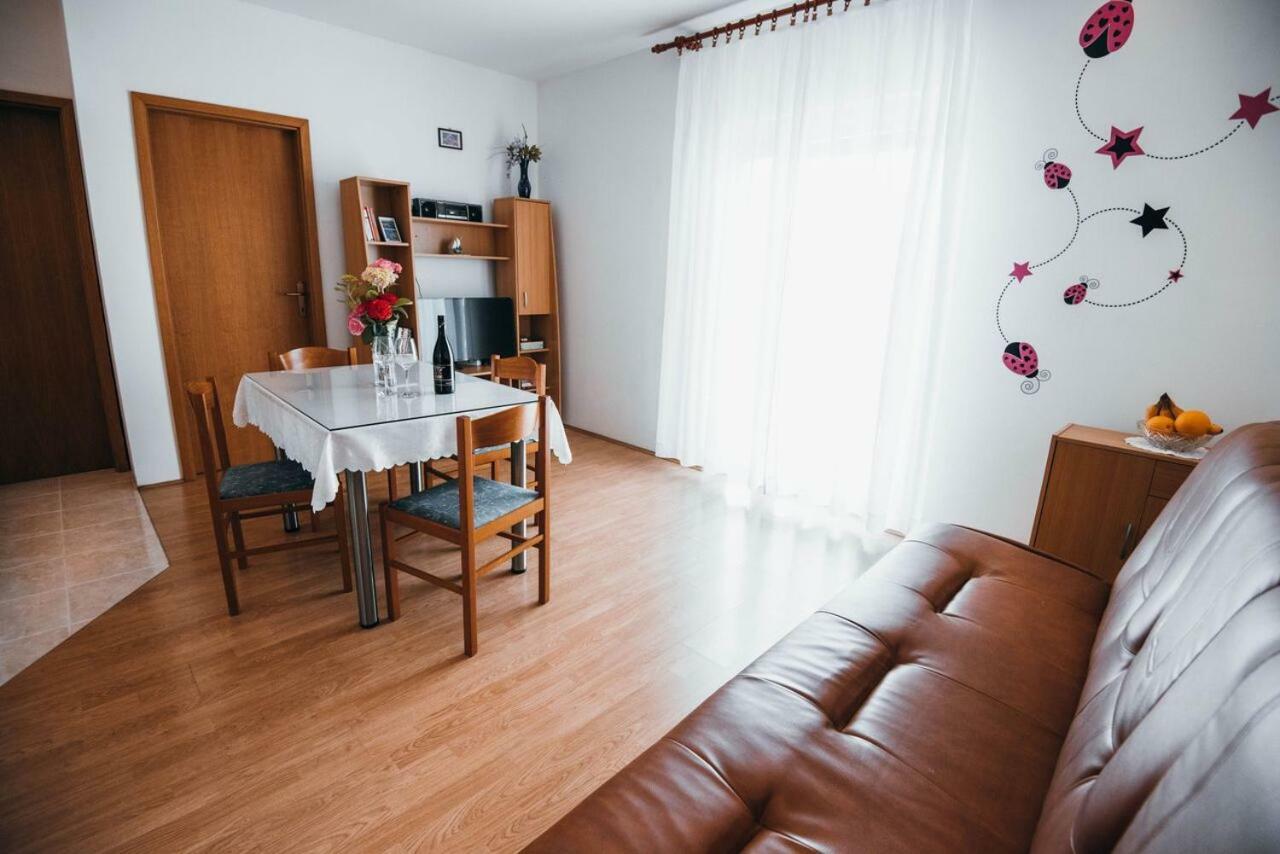 Apartmani Tamaris Vodice Exterior foto