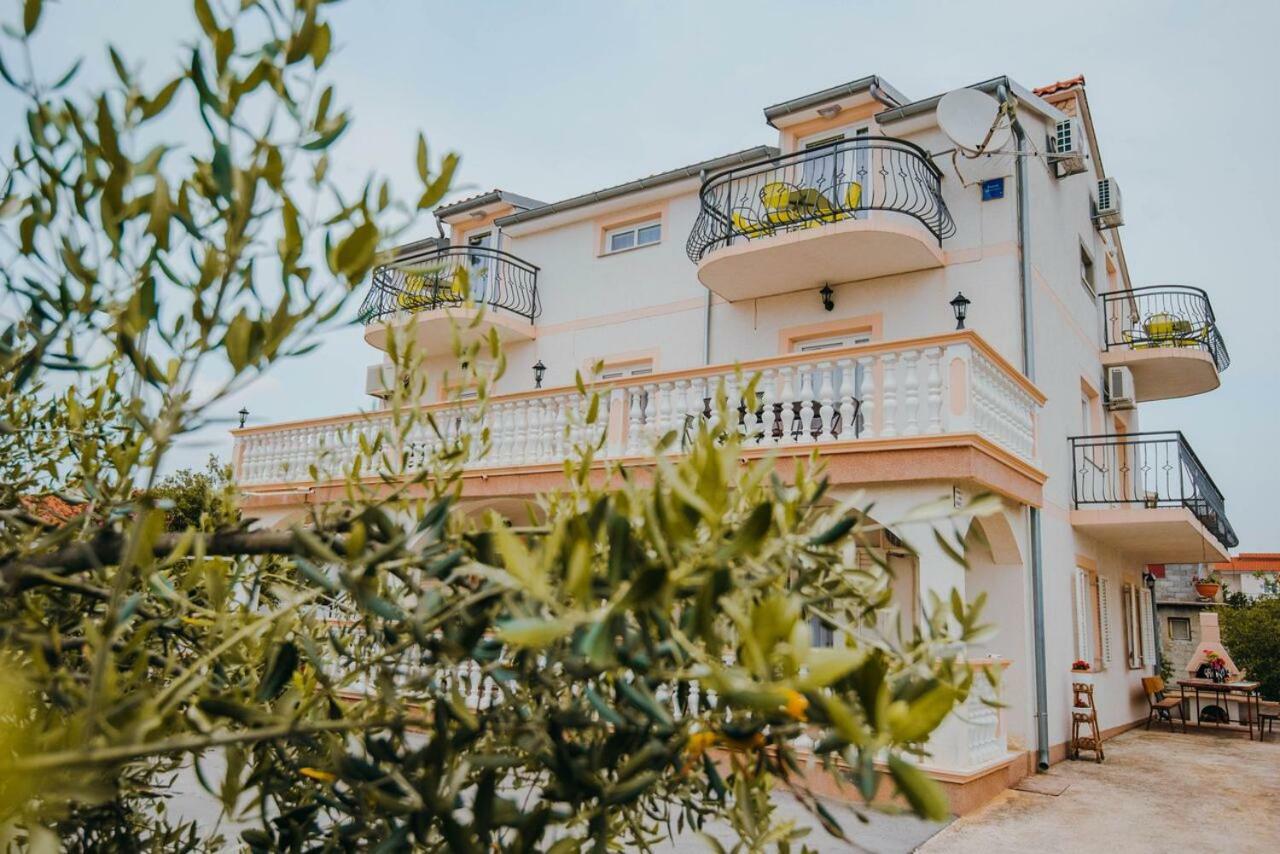 Apartmani Tamaris Vodice Exterior foto